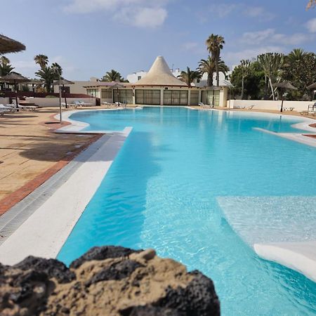 Bungalow Goa Pool View, Playa Roca Residence Sea Front Access - Free Ac - Wifi Costa Teguise Kültér fotó
