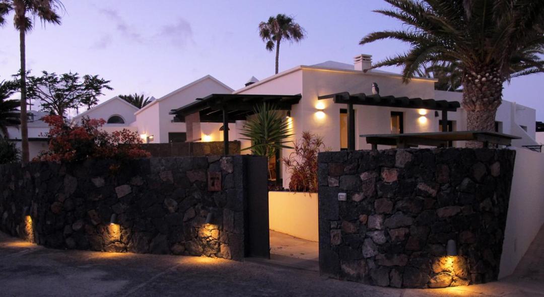 Bungalow Goa Pool View, Playa Roca Residence Sea Front Access - Free Ac - Wifi Costa Teguise Kültér fotó