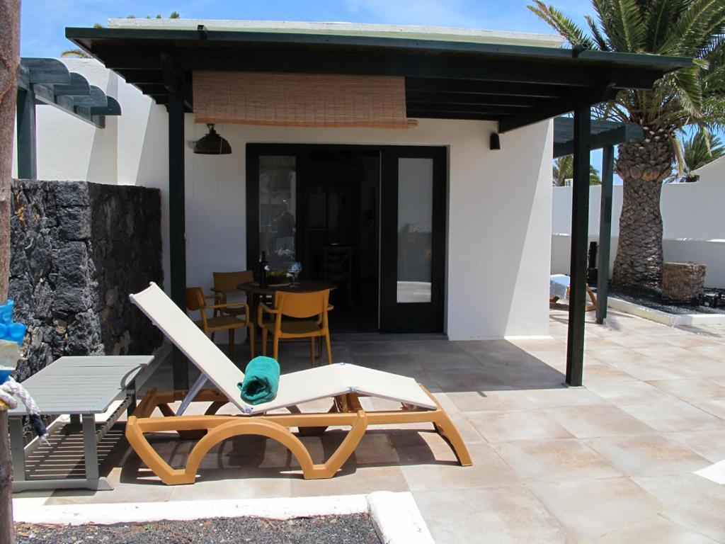 Bungalow Goa Pool View, Playa Roca Residence Sea Front Access - Free Ac - Wifi Costa Teguise Kültér fotó