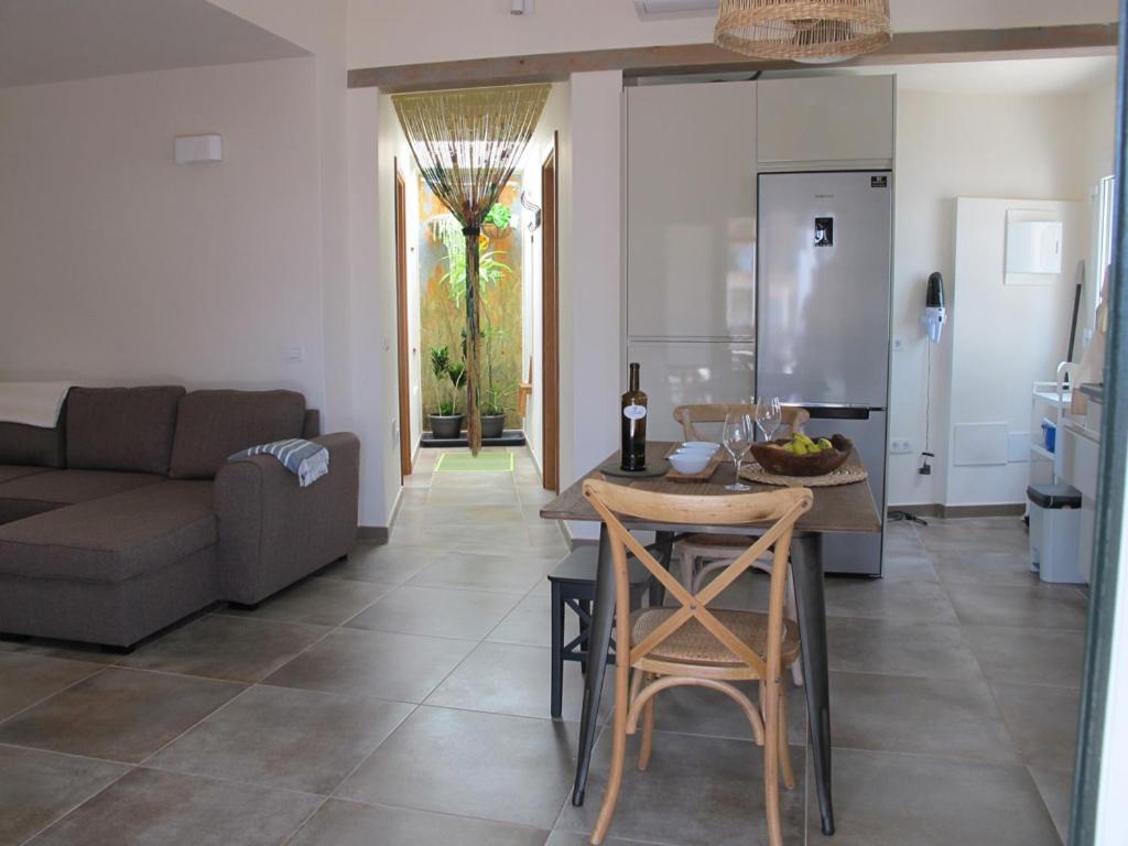 Bungalow Goa Pool View, Playa Roca Residence Sea Front Access - Free Ac - Wifi Costa Teguise Kültér fotó
