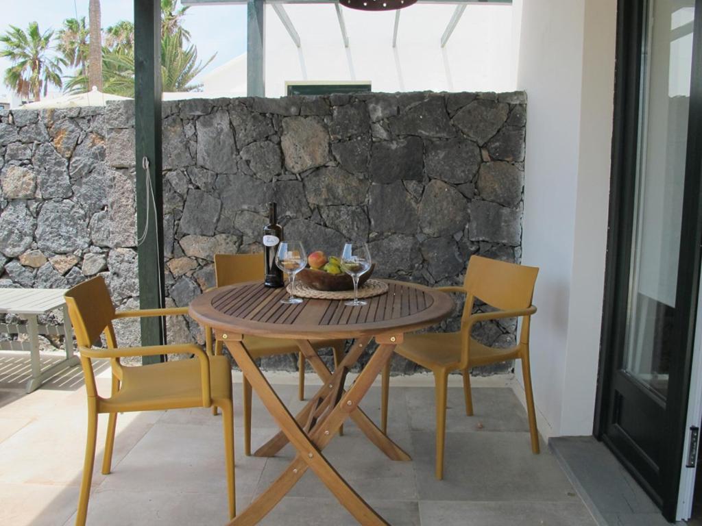 Bungalow Goa Pool View, Playa Roca Residence Sea Front Access - Free Ac - Wifi Costa Teguise Kültér fotó