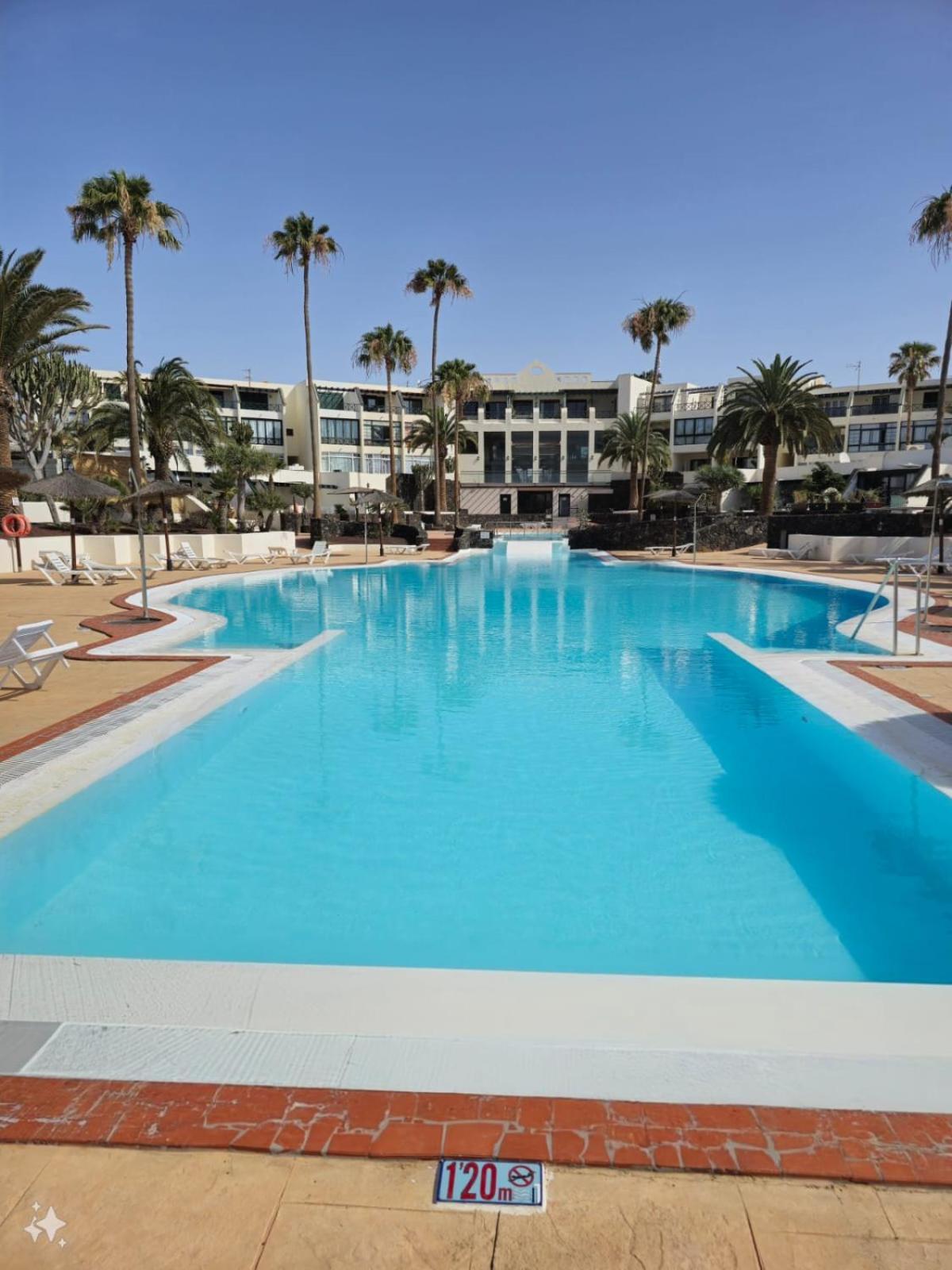 Bungalow Goa Pool View, Playa Roca Residence Sea Front Access - Free Ac - Wifi Costa Teguise Kültér fotó